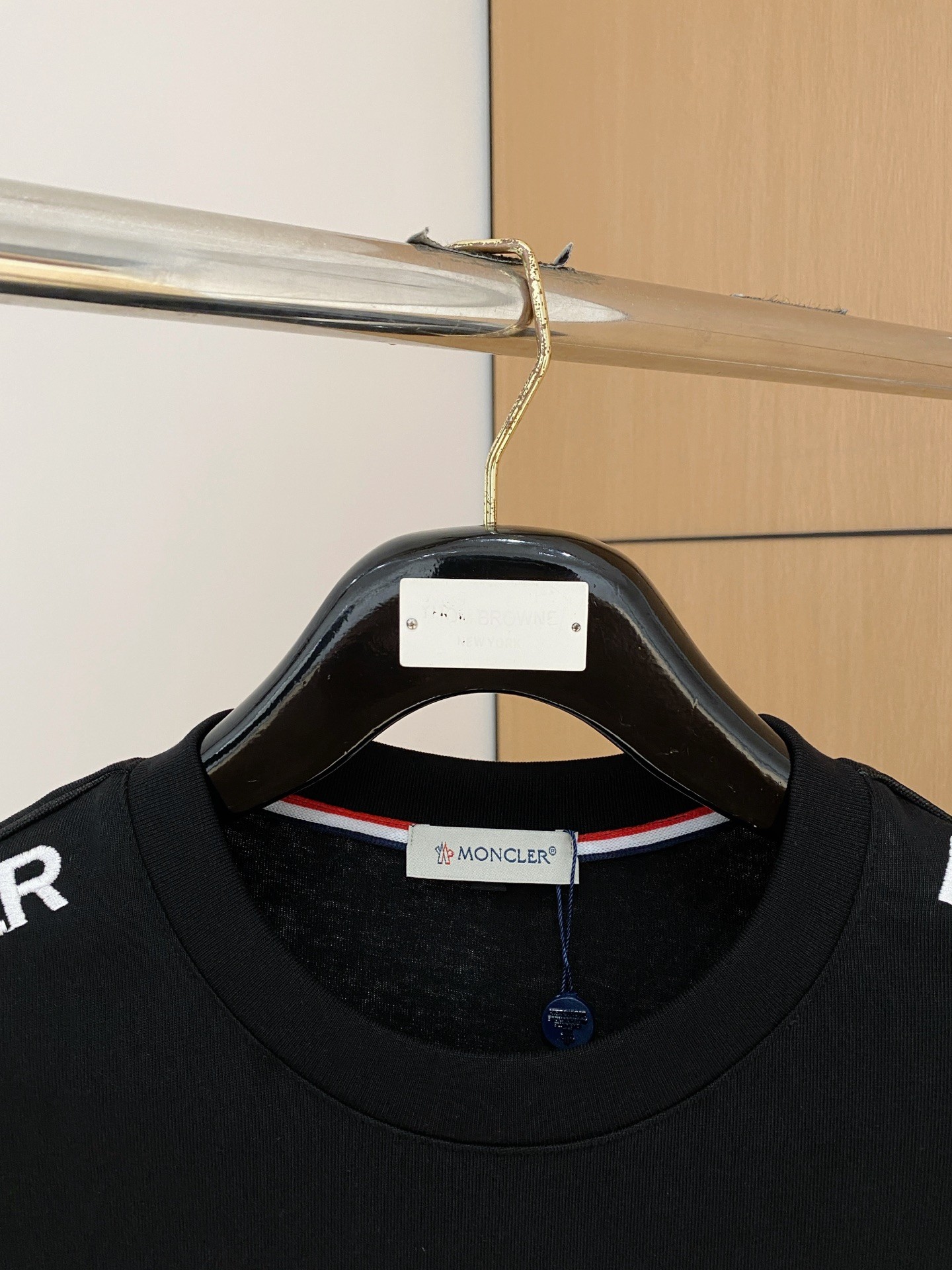 【MONCLER】モンクレール 半袖ショートパンツスーツ ご好評に付き再入荷！