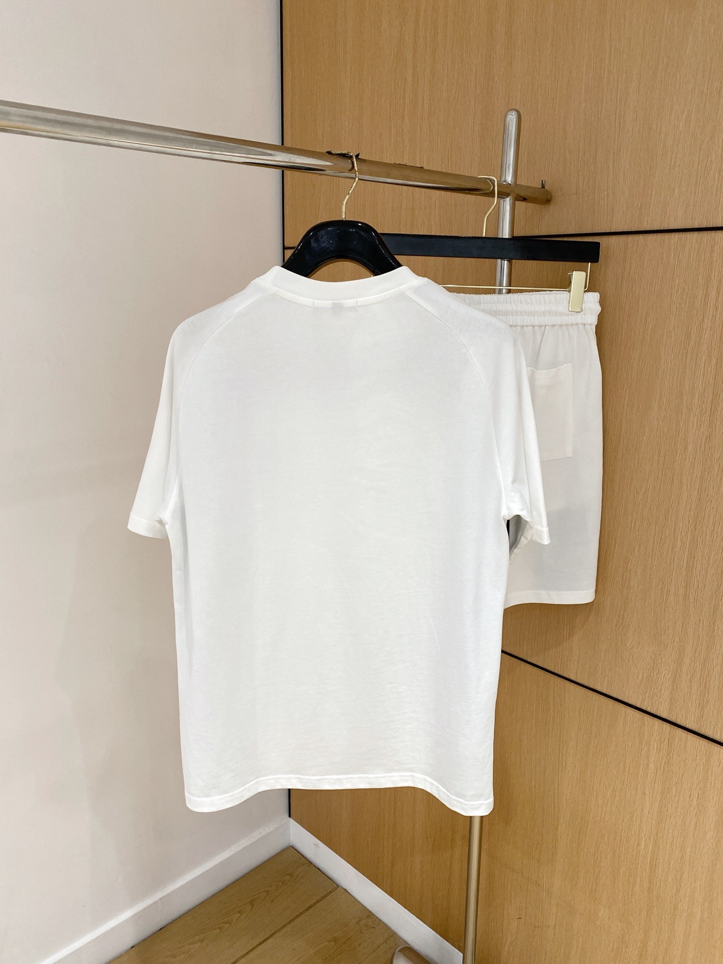【MONCLER】モンクレール 半袖ショートパンツスーツ ご好評に付き再入荷！