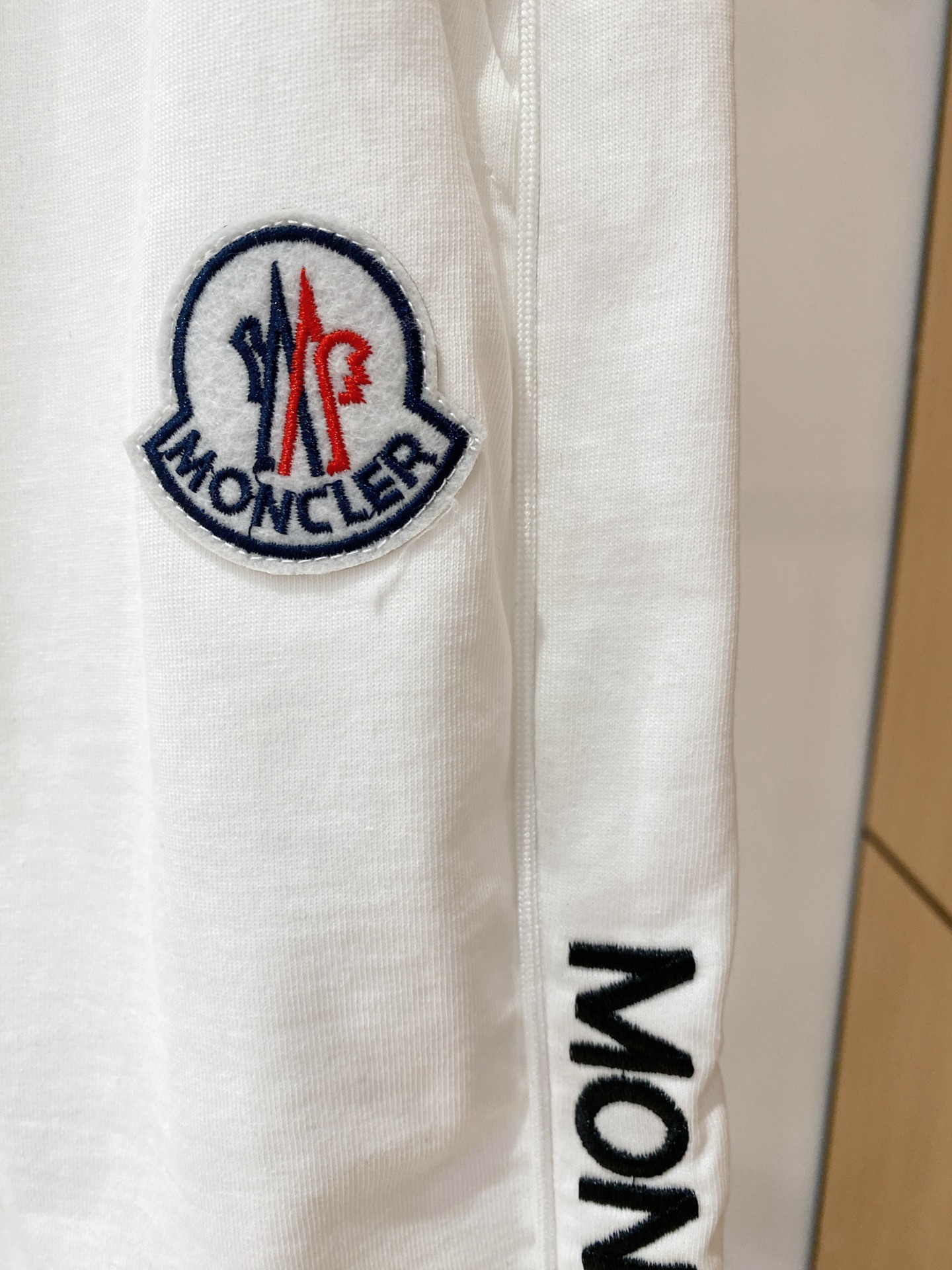 【MONCLER】モンクレール 半袖ショートパンツスーツ ご好評に付き再入荷！