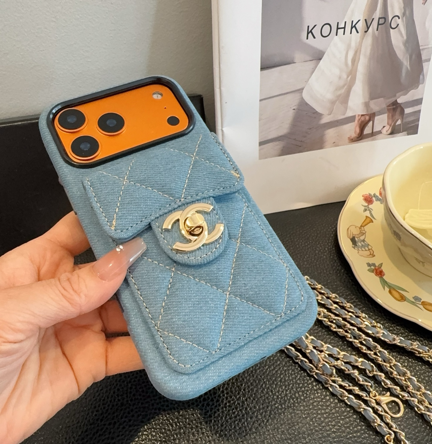 人気のスマホケース、おしゃれなクロスボディiPhoneケース