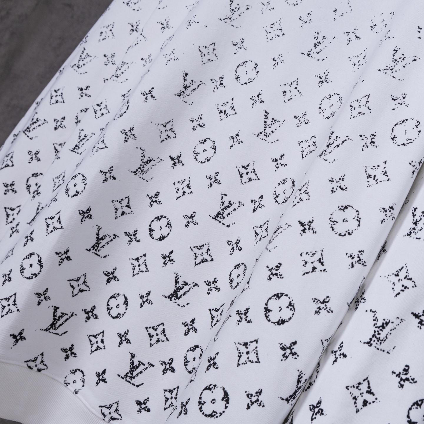 『XS-L』上質で肌触りの良いグラデーションプリント 繊細でしっかりとした仕上がり 快適でスタイリッシュなユニセックスデザイン