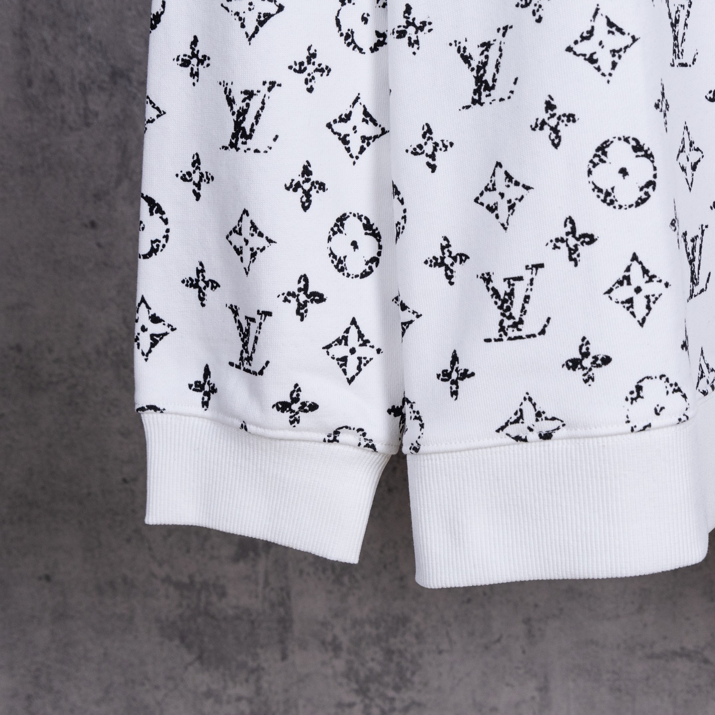 『XS-L』上質で肌触りの良いグラデーションプリント 繊細でしっかりとした仕上がり 快適でスタイリッシュなユニセックスデザイン