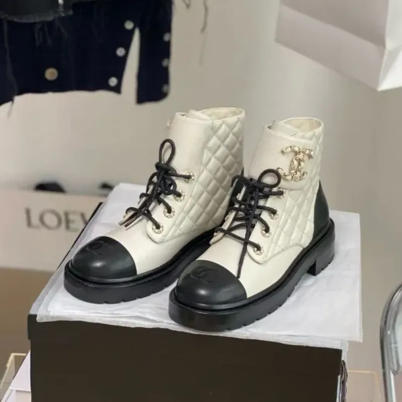 『225-250』美人度アップ トレンド 高品質 デザイン感 合わせやすい ショートブーツ