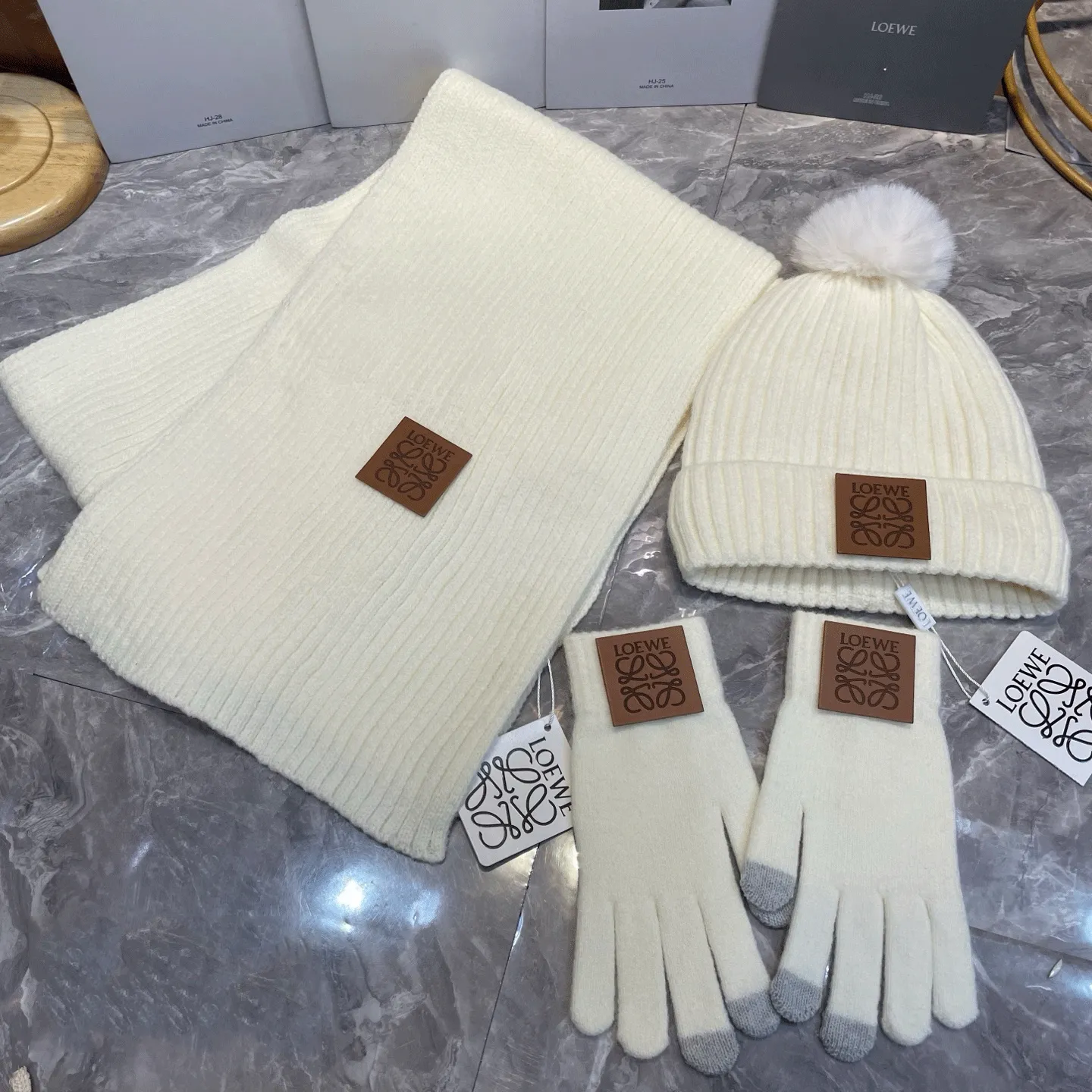 冬の最強コーデ 完成度UP！あったか3点セットスカーフ+ハット+手袋