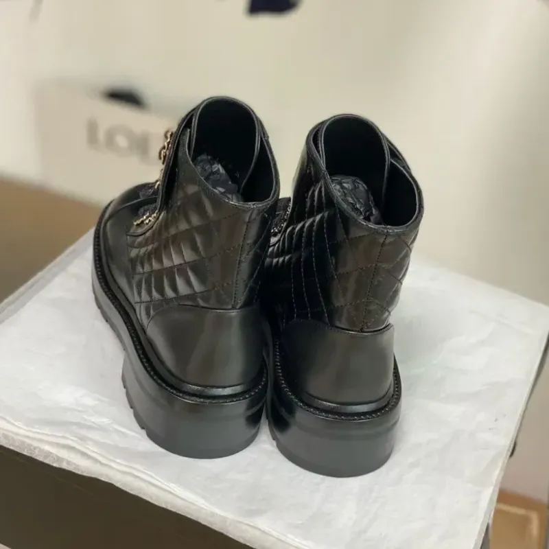 『225-250』美人度アップ トレンド 高品質 デザイン感 合わせやすい ショートブーツ