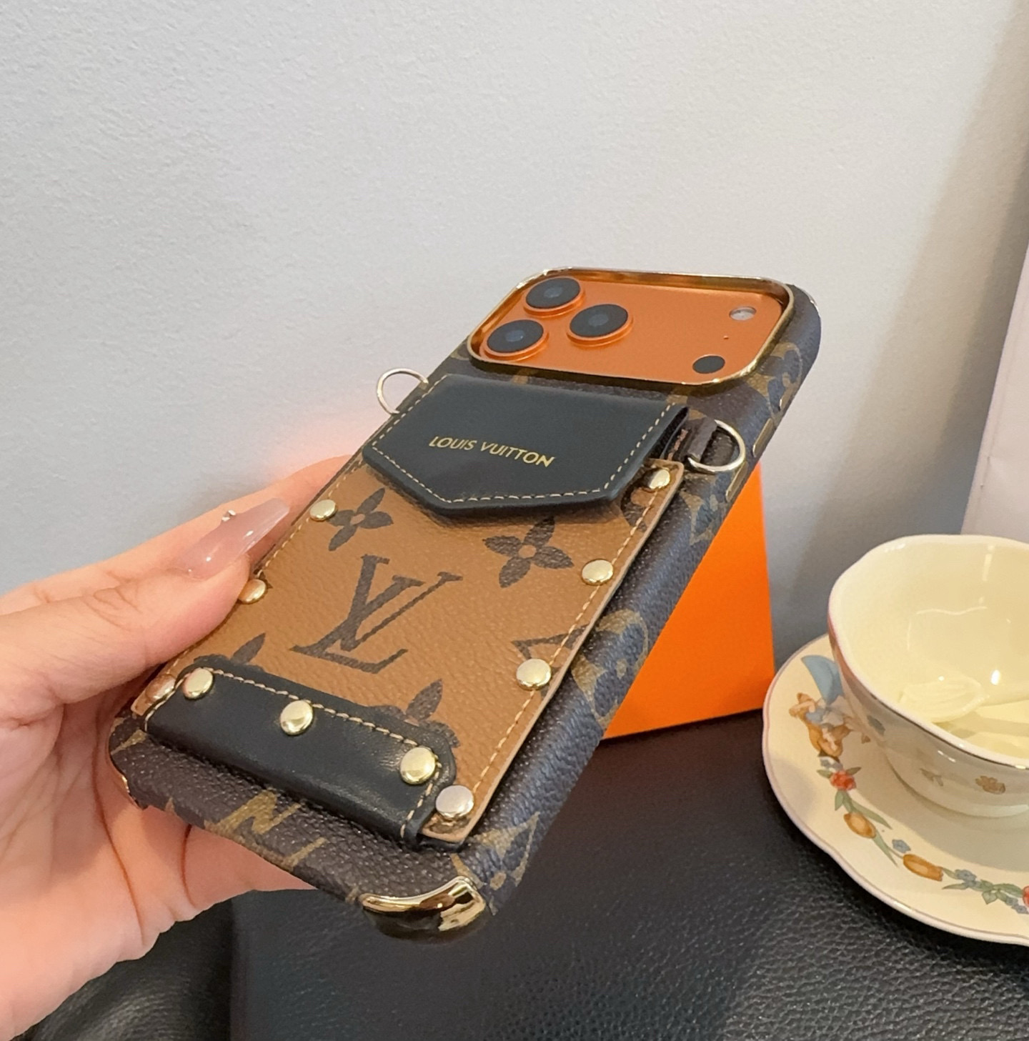 高級カードホルダー付きスマホケース、おしゃれなクロスボディiPhoneケース