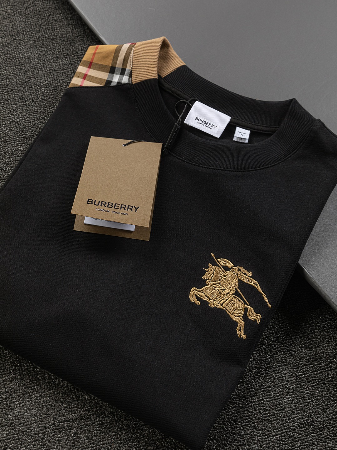 『S-XL』スタイリッシュなクルーネック半袖ルーズフィットメンズTシャツ