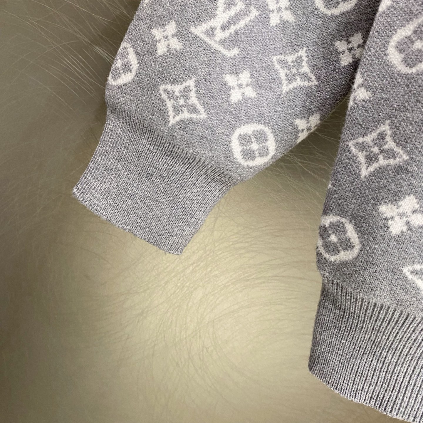 『M-XL』毎日コーデに活躍 フード付き総柄ニット開襟アウター