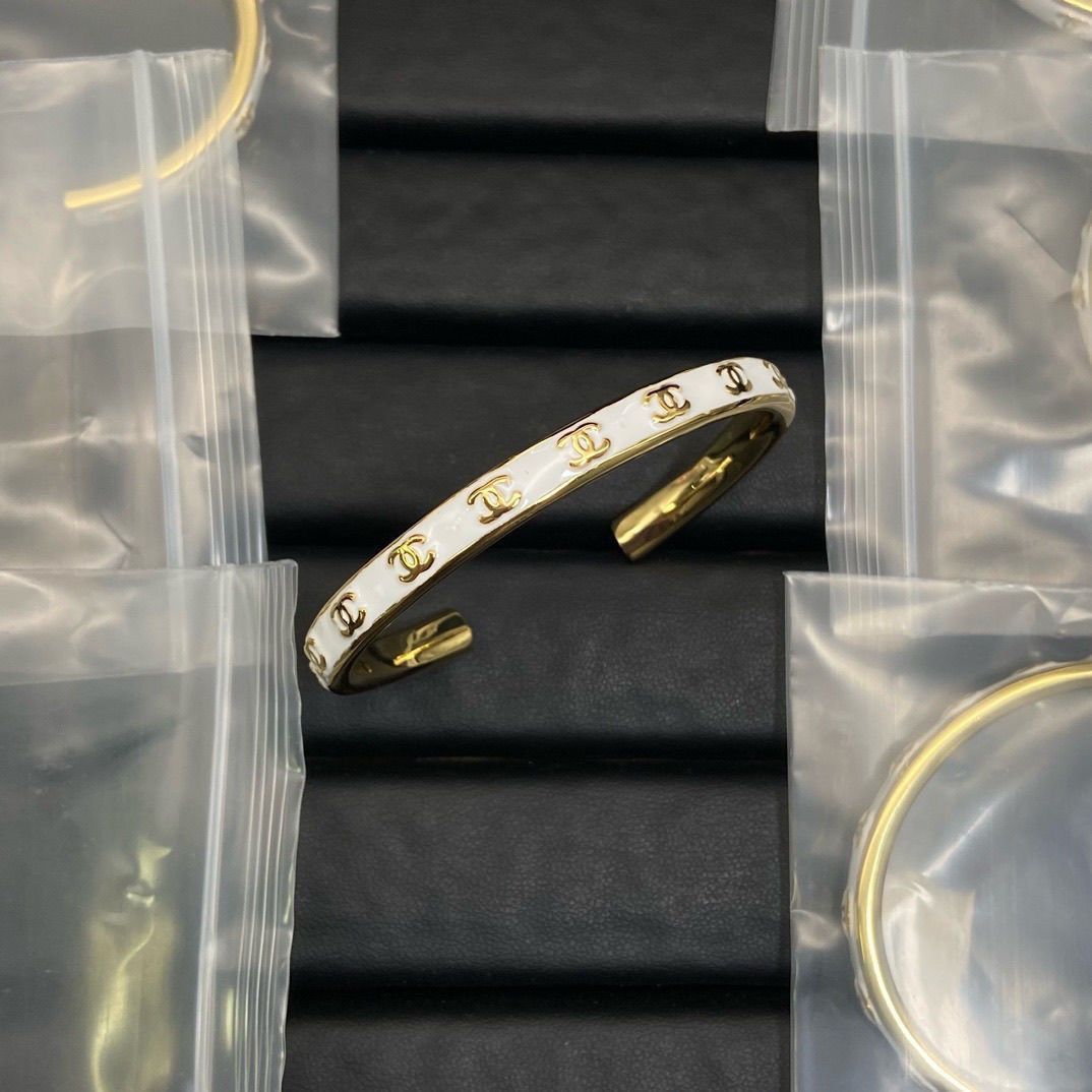高級ブレスレット エレガントで控えめなラグジュアリーな編み込みジュエリー