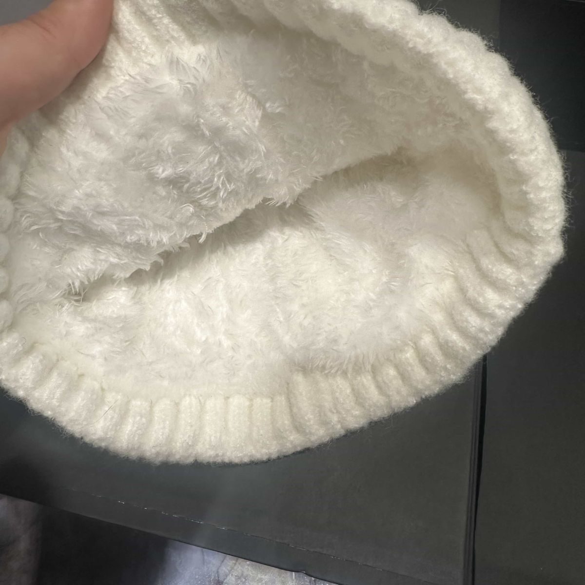 男性と女性用の新しい厚手のニット帽、多目的アウトドアスタイル、暖かい、防寒、カジュアル、耳あて付き。