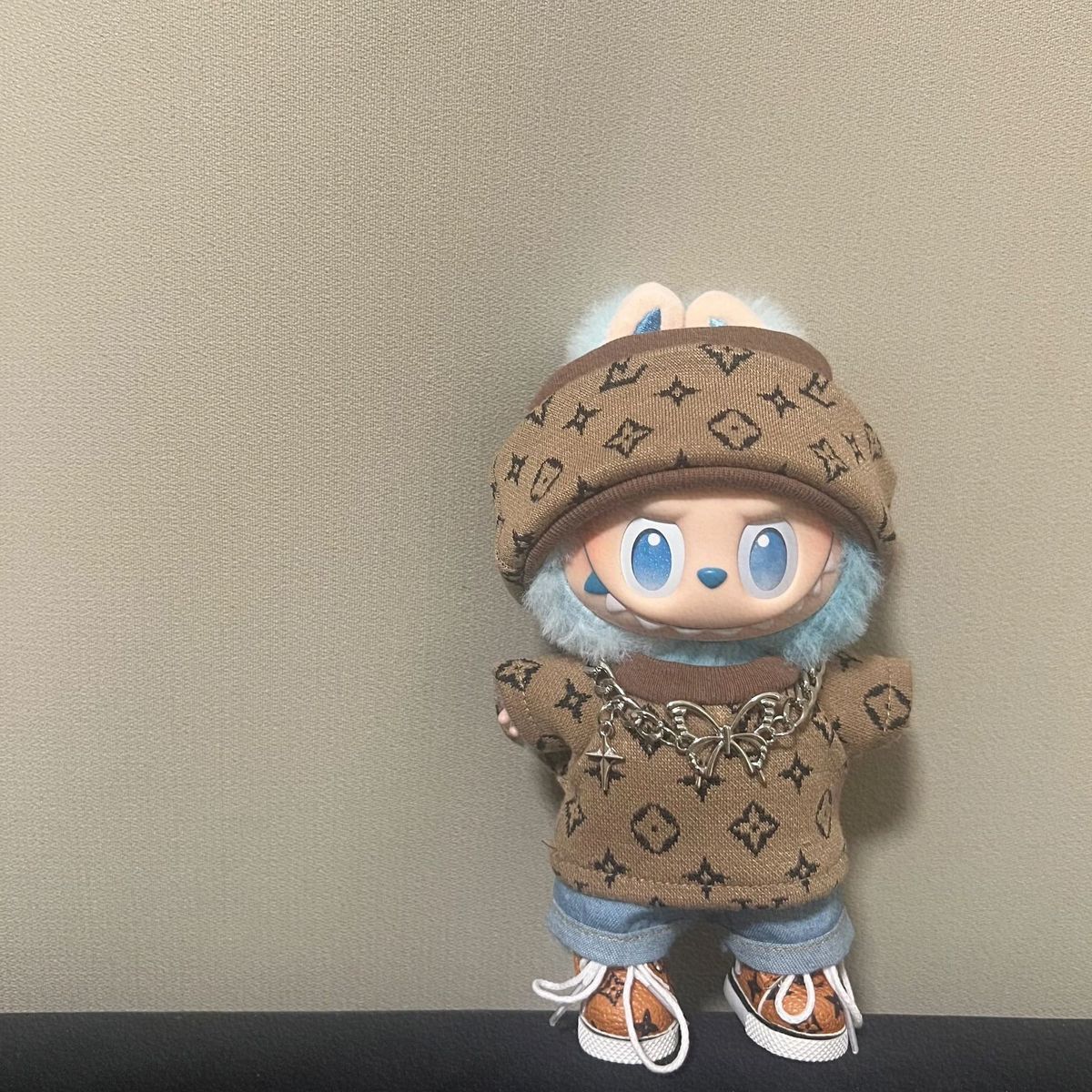 17cm labubuビニール人形の服ニットトレンディなプリント帽子1、2、3世代ユニバーサルスーツ服