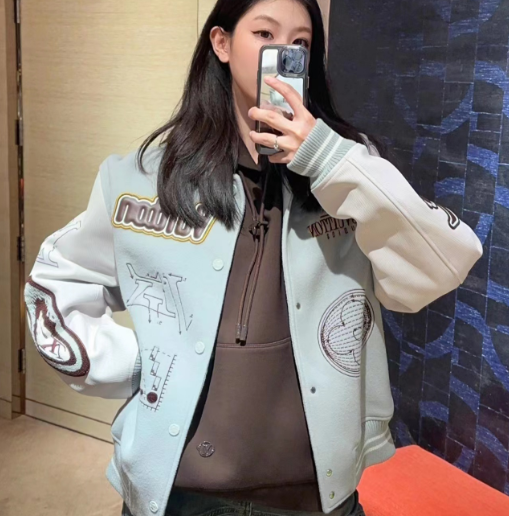 『M-XL』新品・高品質 バックス・バニー パッチワークデザイン アルファベット＆キャラクター刺繍入りスタジャン