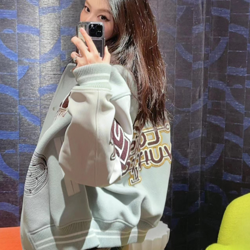 『M-XL』新品・高品質 バックス・バニー パッチワークデザイン アルファベット＆キャラクター刺繍入りスタジャン