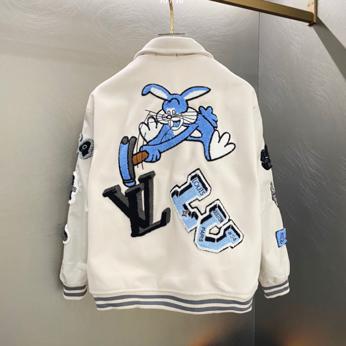 『M-XL』新品・高品質 バックス・バニー パッチワークデザイン アルファベット＆キャラクター刺繍入りスタジャン