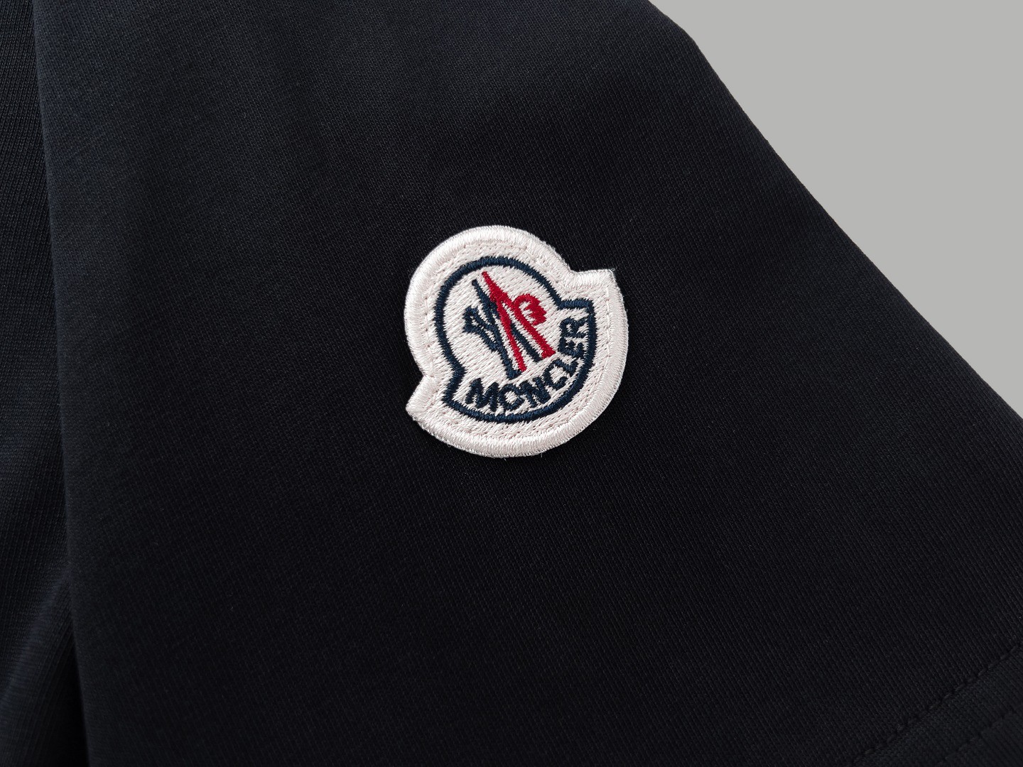 【Moncler 】（モンクレール）半袖Tシャツ 男女兼用、ご好評に付き再入荷！