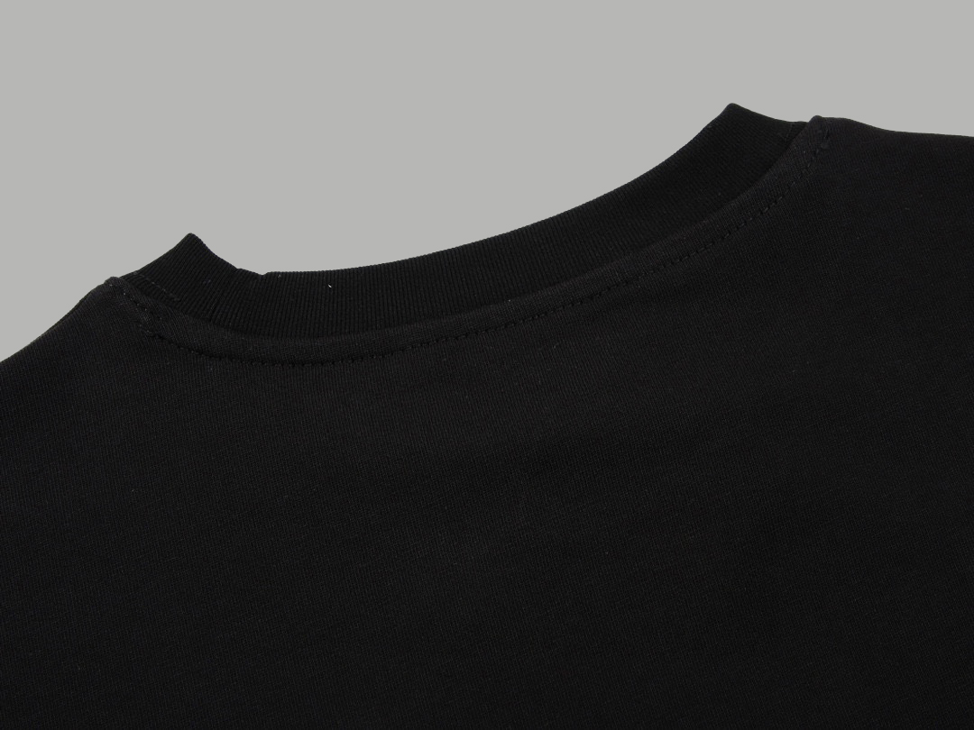 【Moncler 】（モンクレール）Tシャツ 男女兼用、ご好評に付き再入荷！