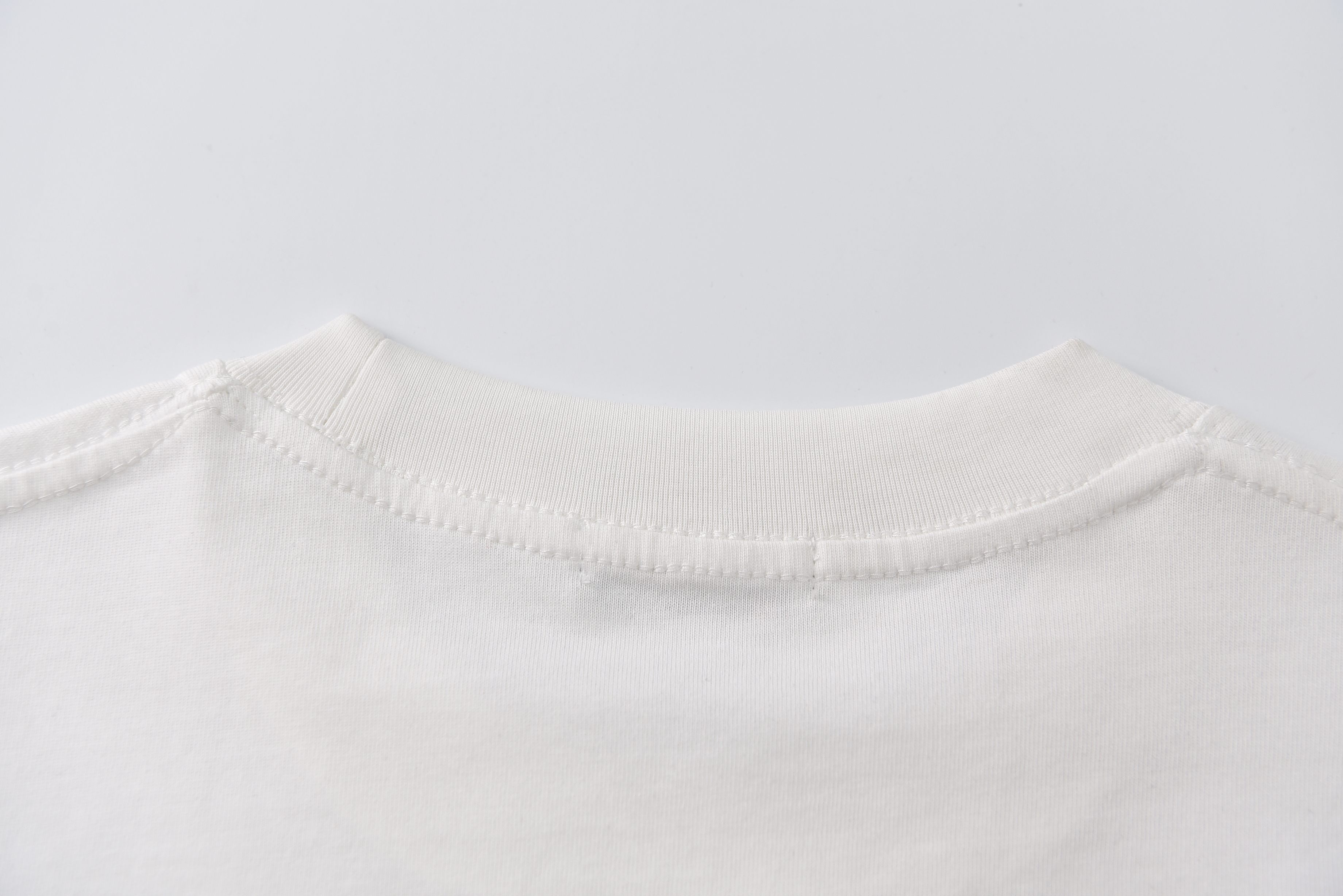 【Moncler 】（モンクレール）半袖Tシャツ 男女兼用、ご好評に付き再入荷！