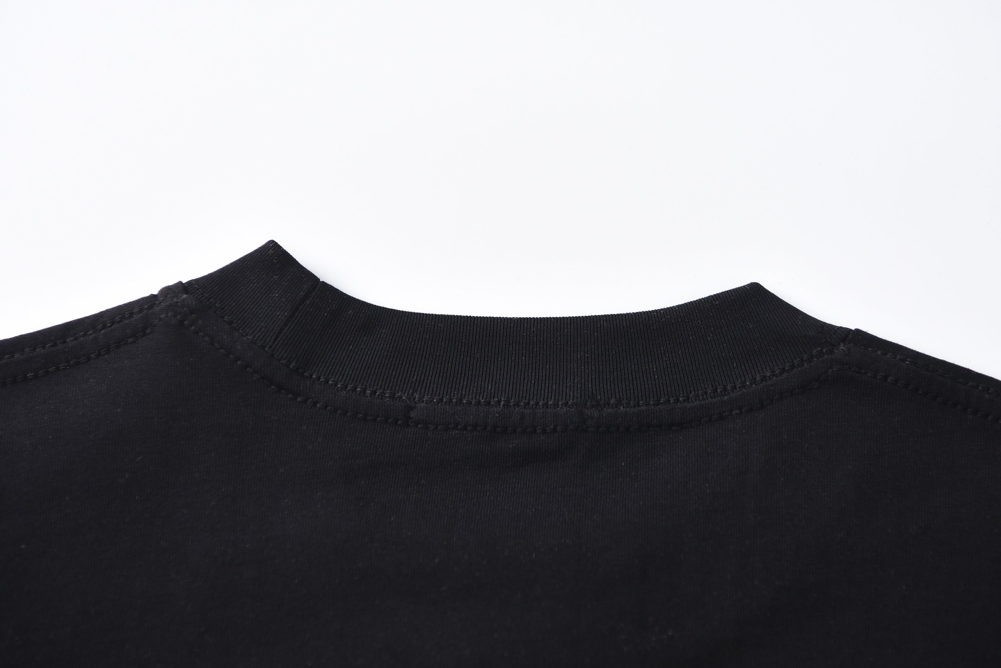 【Moncler 】（モンクレール）半袖Tシャツ 男女兼用、ご好評に付き再入荷！