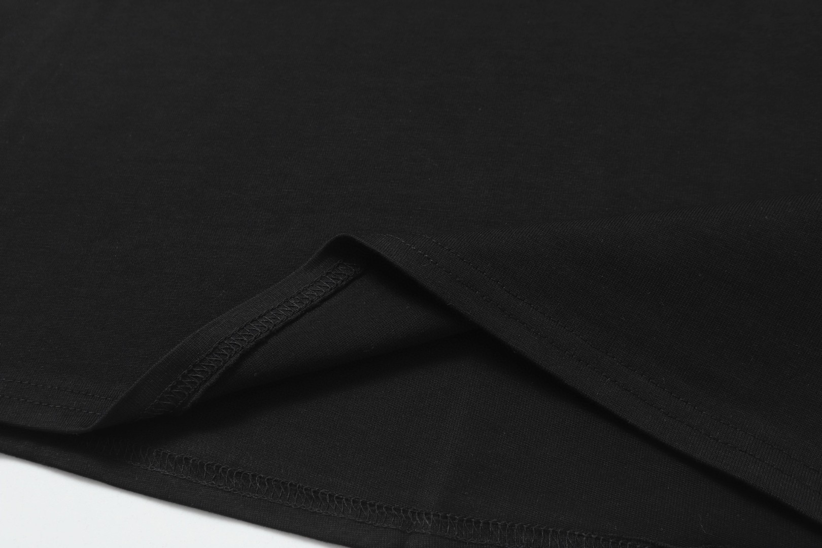 【Moncler 】（モンクレール）半袖Tシャツ 男女兼用、ご好評に付き再入荷！