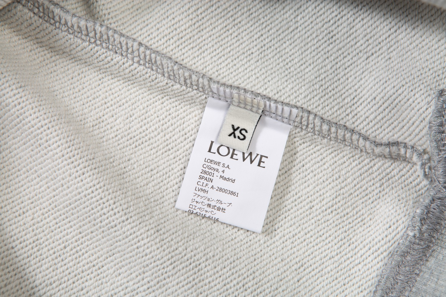 『XS-L』ユニセックスのクルーネックのスウェットシャツ。ゆったりとした着心地で、高品質です
