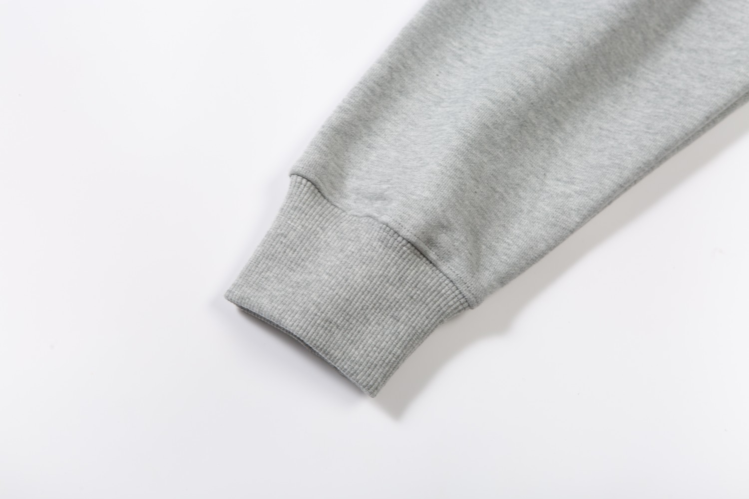 『XS-L』ユニセックスのクルーネックのスウェットシャツ。ゆったりとした着心地で、高品質です