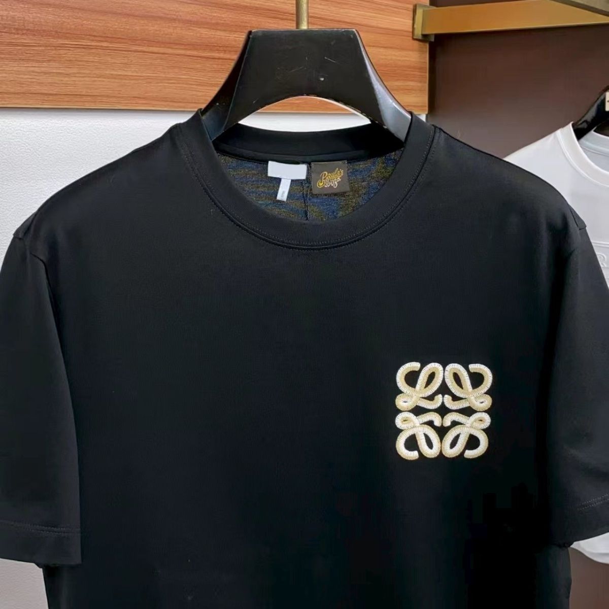 『S-XL』トレンディな新作刺繍入り、着回しの効くゆったりとしたクルーネック半袖Tシャツ