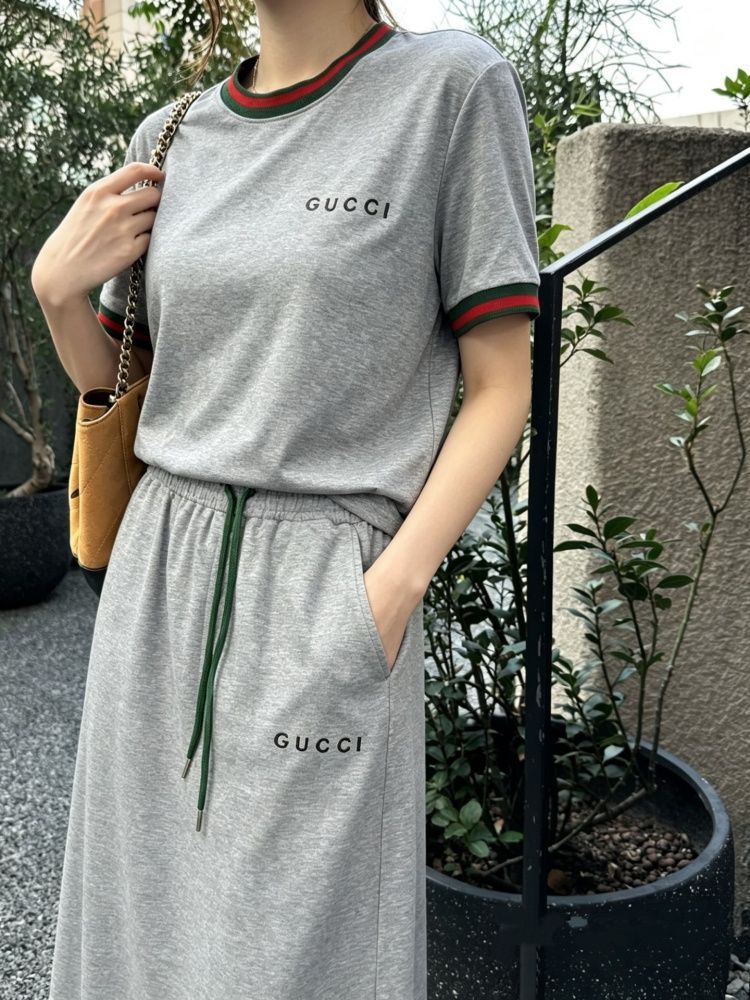 夏の新作ファッション！スタイリッシュな半袖トップスとミドル丈スカートのツーピースセット