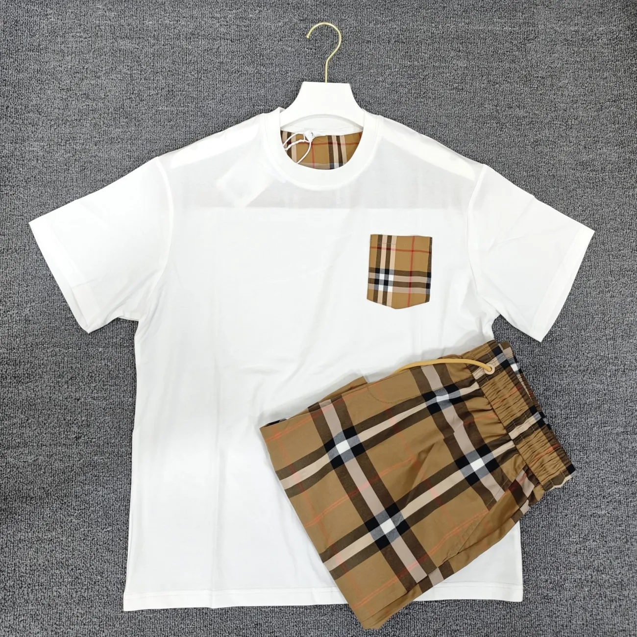 『M-3XL』トレンディなカジュアルツーピースセット プリントパッチワークの半袖Tシャツとショートパンツのセット