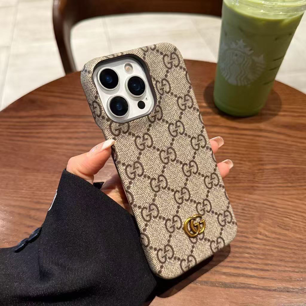 レトロスタイルのプレミアム iPhone ケース、高品質のレザー、ミニマリスト デザイン。