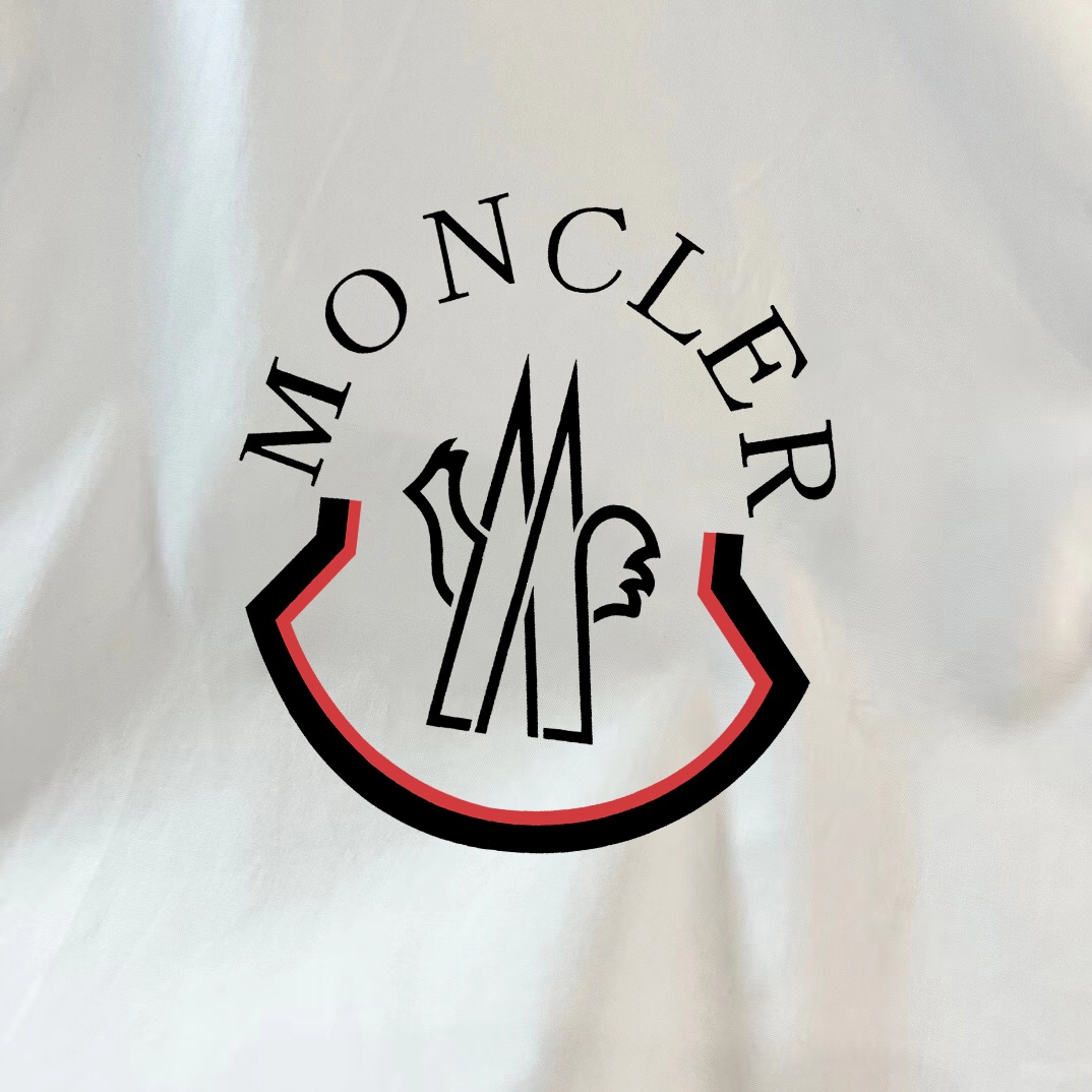 【MONCLER】（モンクレール）長袖シャツ、ご好評に付き再入荷！