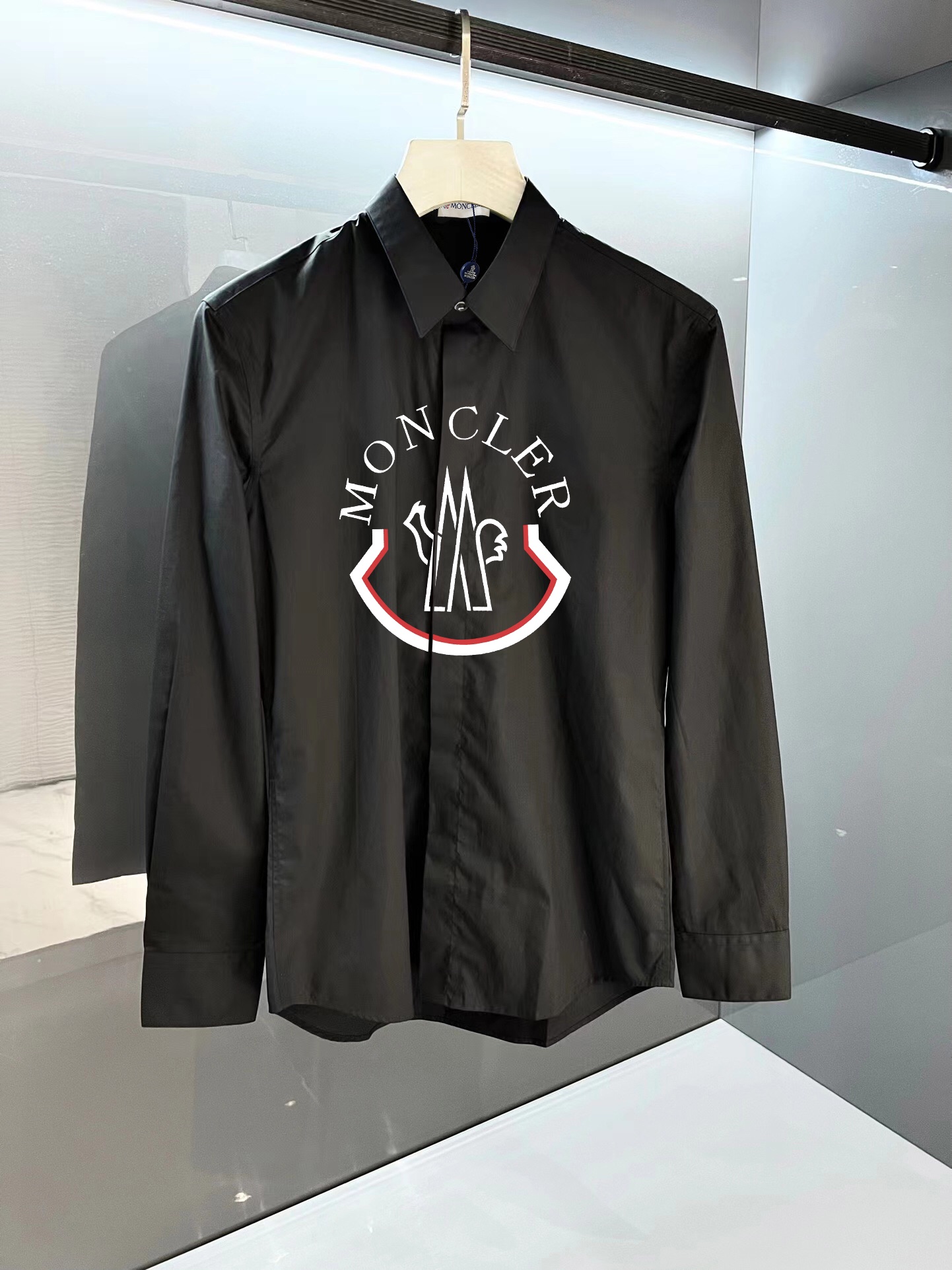 【MONCLER】（モンクレール）長袖シャツ、ご好評に付き再入荷！