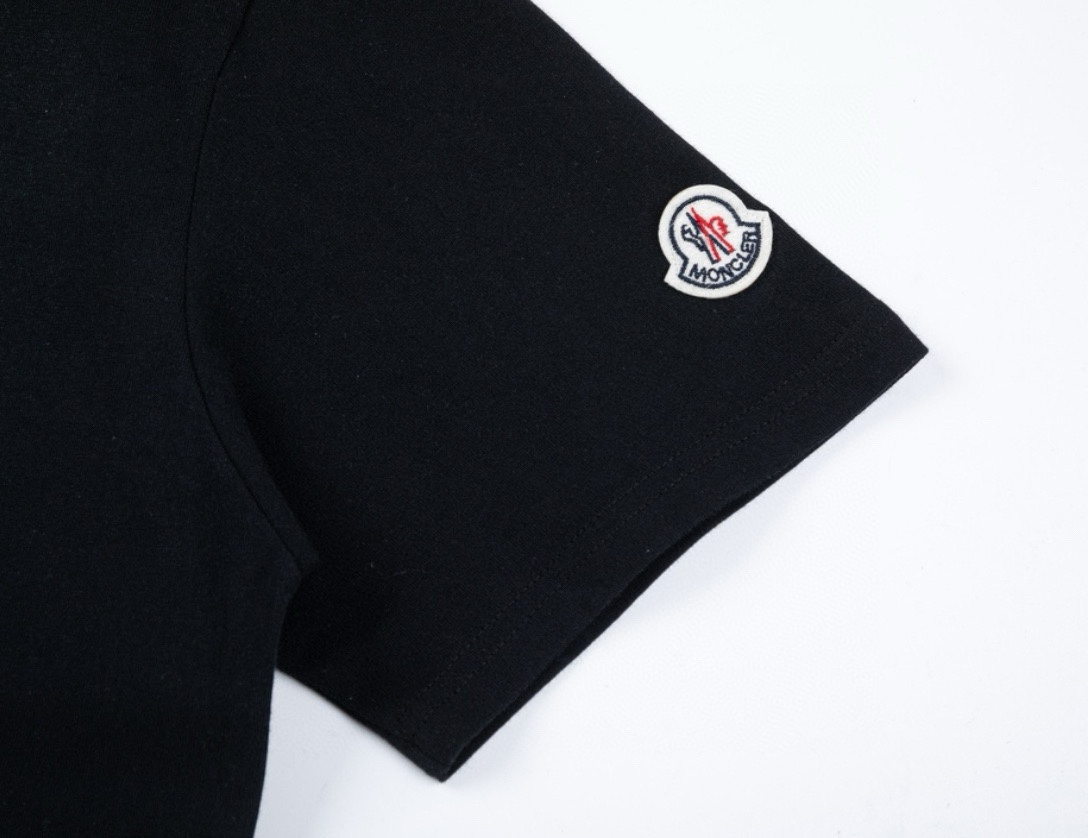 【Moncler 】（モンクレール）半袖Tシャツ 男女兼用、ご好評に付き再入荷！