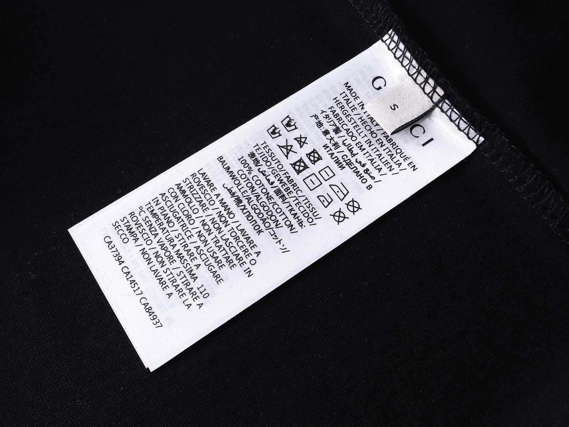 『S-XL』流行の刺繍入りTシャツ。ゆったりとしたシルエットで、男女兼用