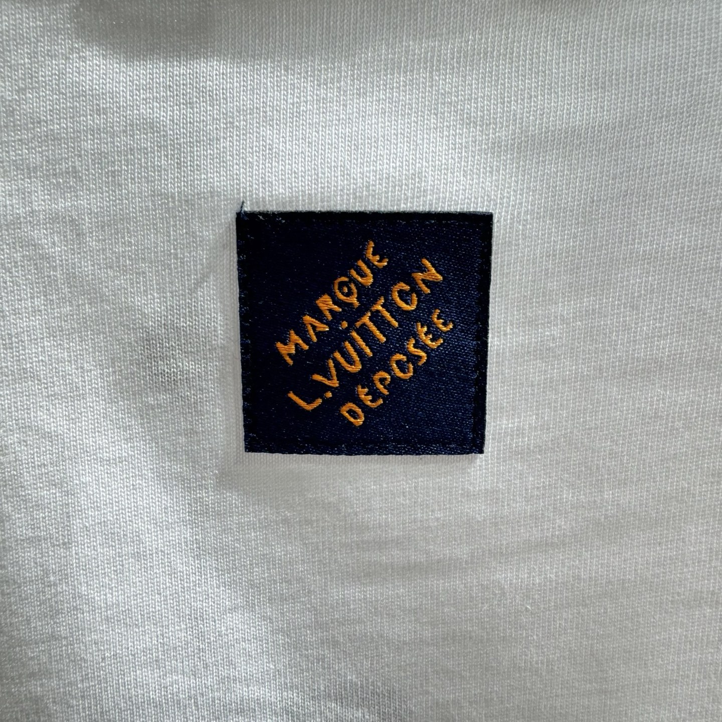 『S-2XL』新作グラフィティライン刺繍入り半袖クルーネックTシャツ