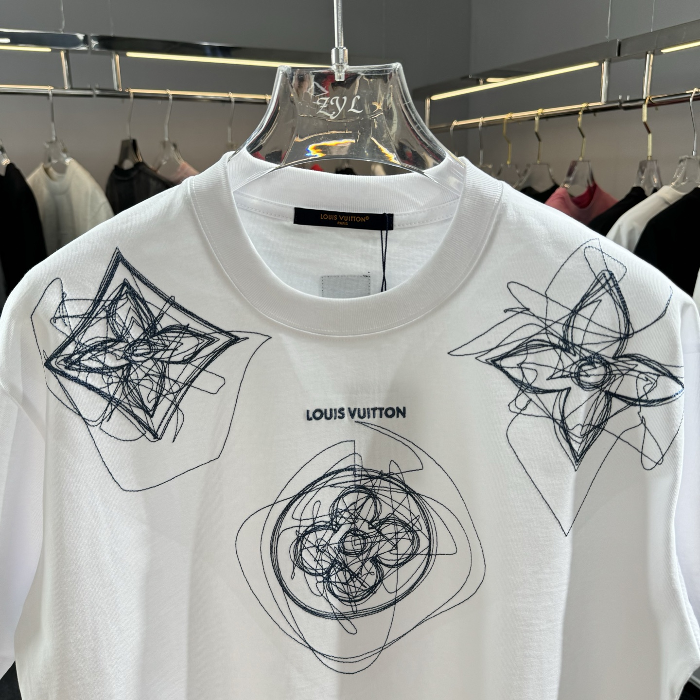 『S-2XL』新作グラフィティライン刺繍入り半袖クルーネックTシャツ