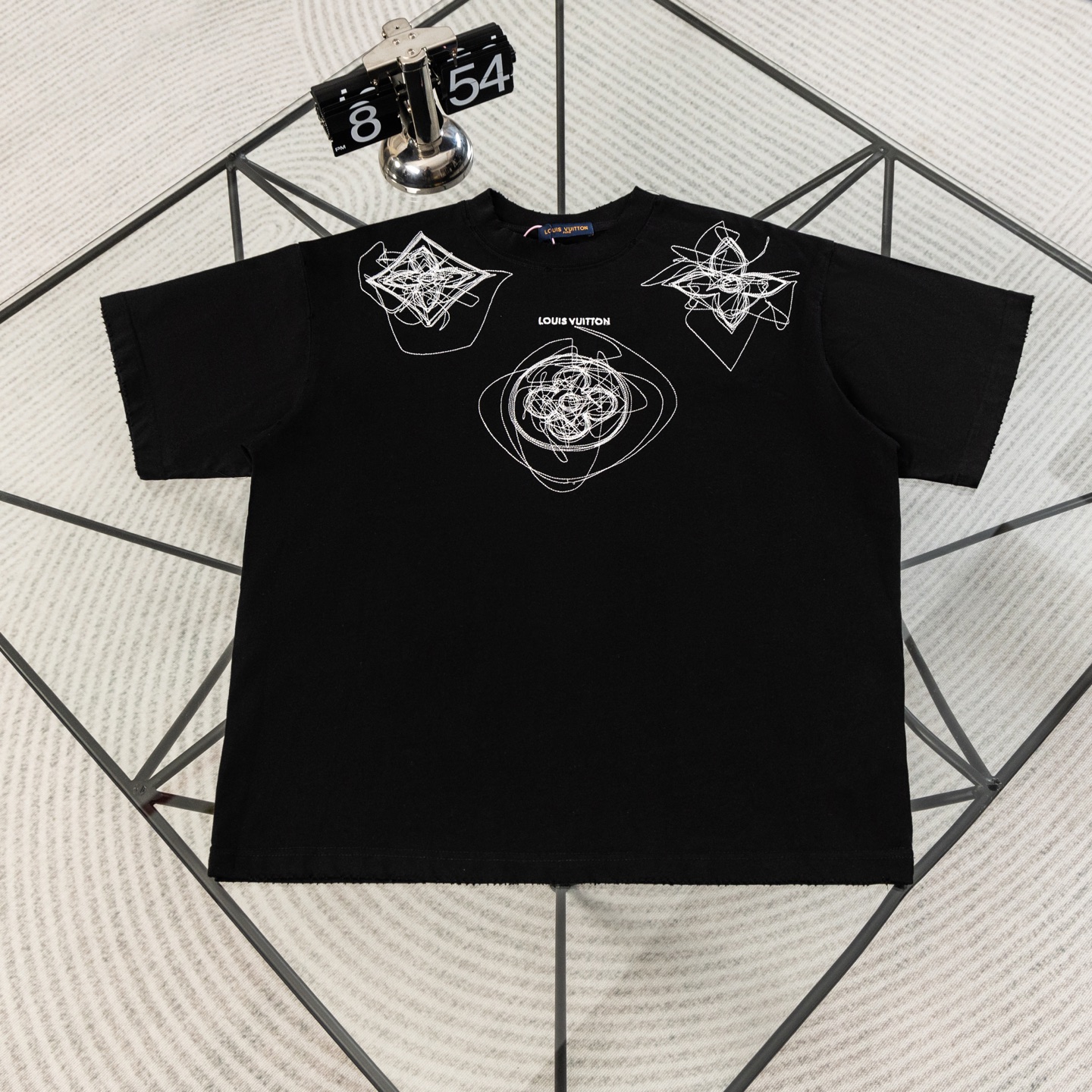 『S-2XL』新作グラフィティライン刺繍入り半袖クルーネックTシャツ