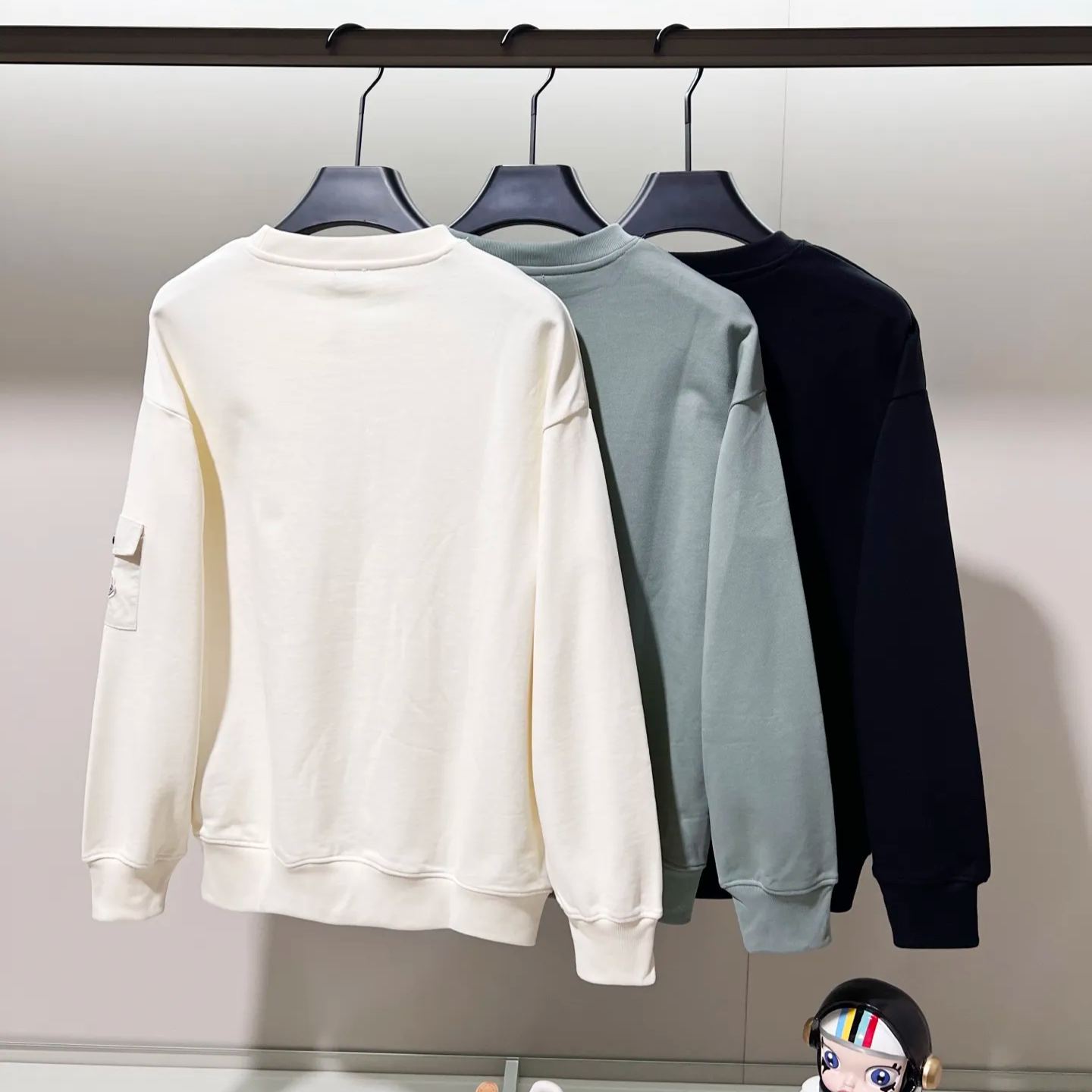 『XS-L』コットン100% クルーネック フロッキープリント ロゴ スウェット トレーナー ポケット付き