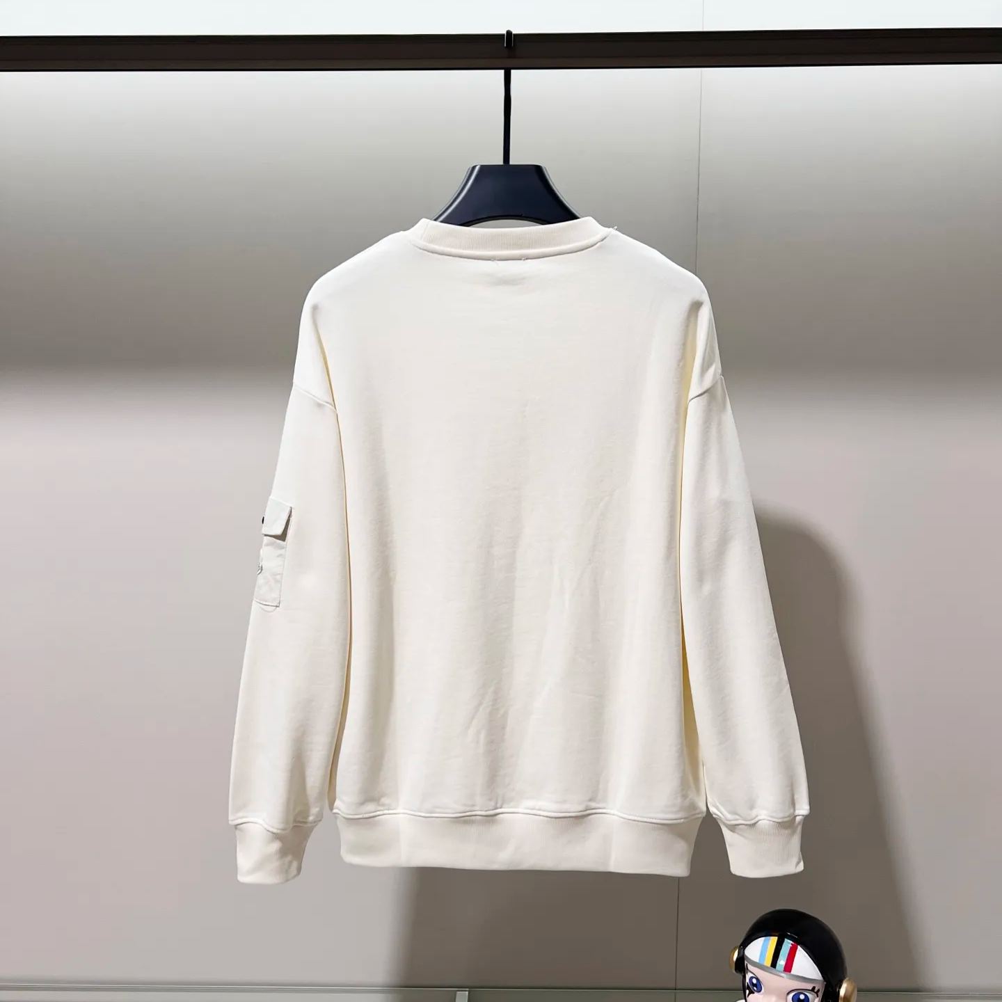 『XS-L』コットン100% クルーネック フロッキープリント ロゴ スウェット トレーナー ポケット付き