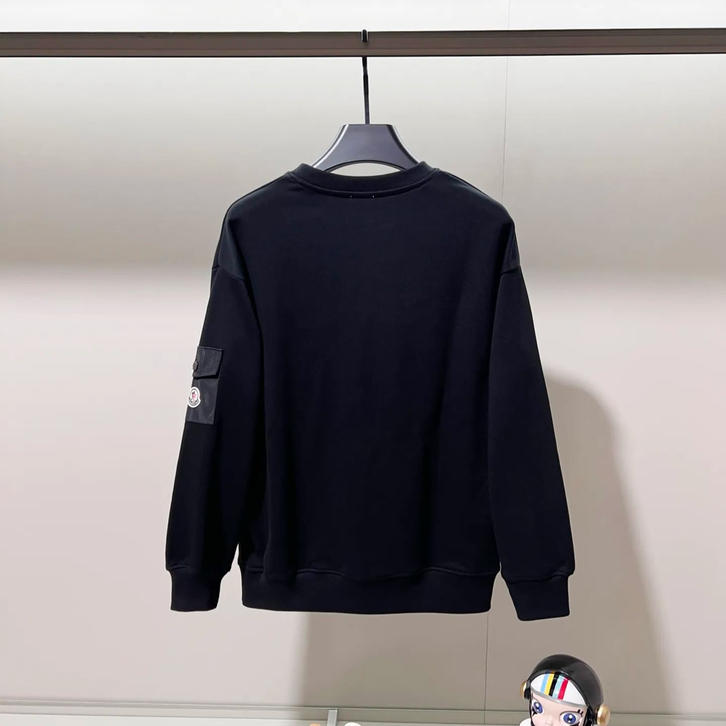 『XS-L』コットン100% クルーネック フロッキープリント ロゴ スウェット トレーナー ポケット付き