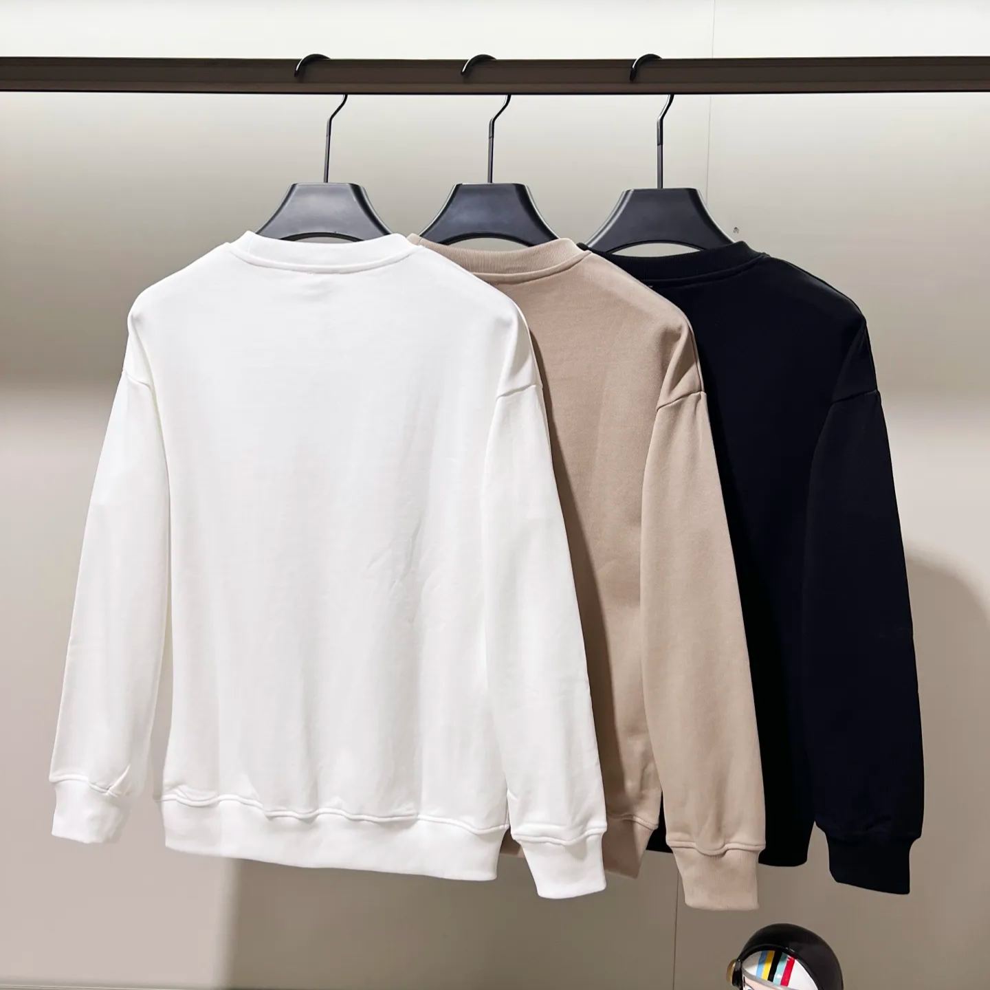 『XS-L』コットン100% クルーネック フロッキープリント ロゴ スウェット トレーナー ポケット付き
