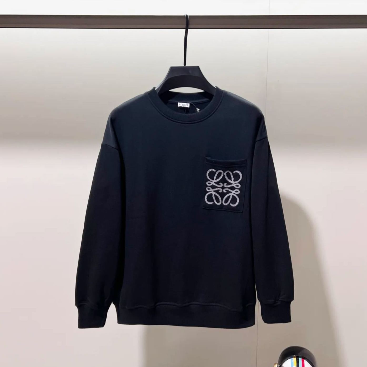 『XS-L』コットン100% クルーネック フロッキープリント ロゴ スウェット トレーナー ポケット付き