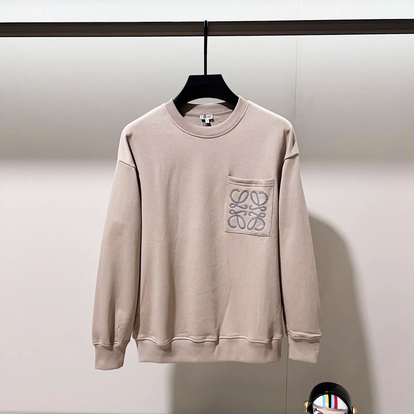 『XS-L』コットン100% クルーネック フロッキープリント ロゴ スウェット トレーナー ポケット付き