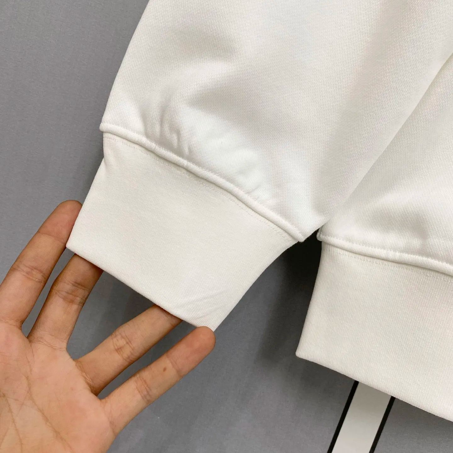 『S-XL』定番人気 長袖スウェットシャツ シンプルデザイン シーン問わず活躍