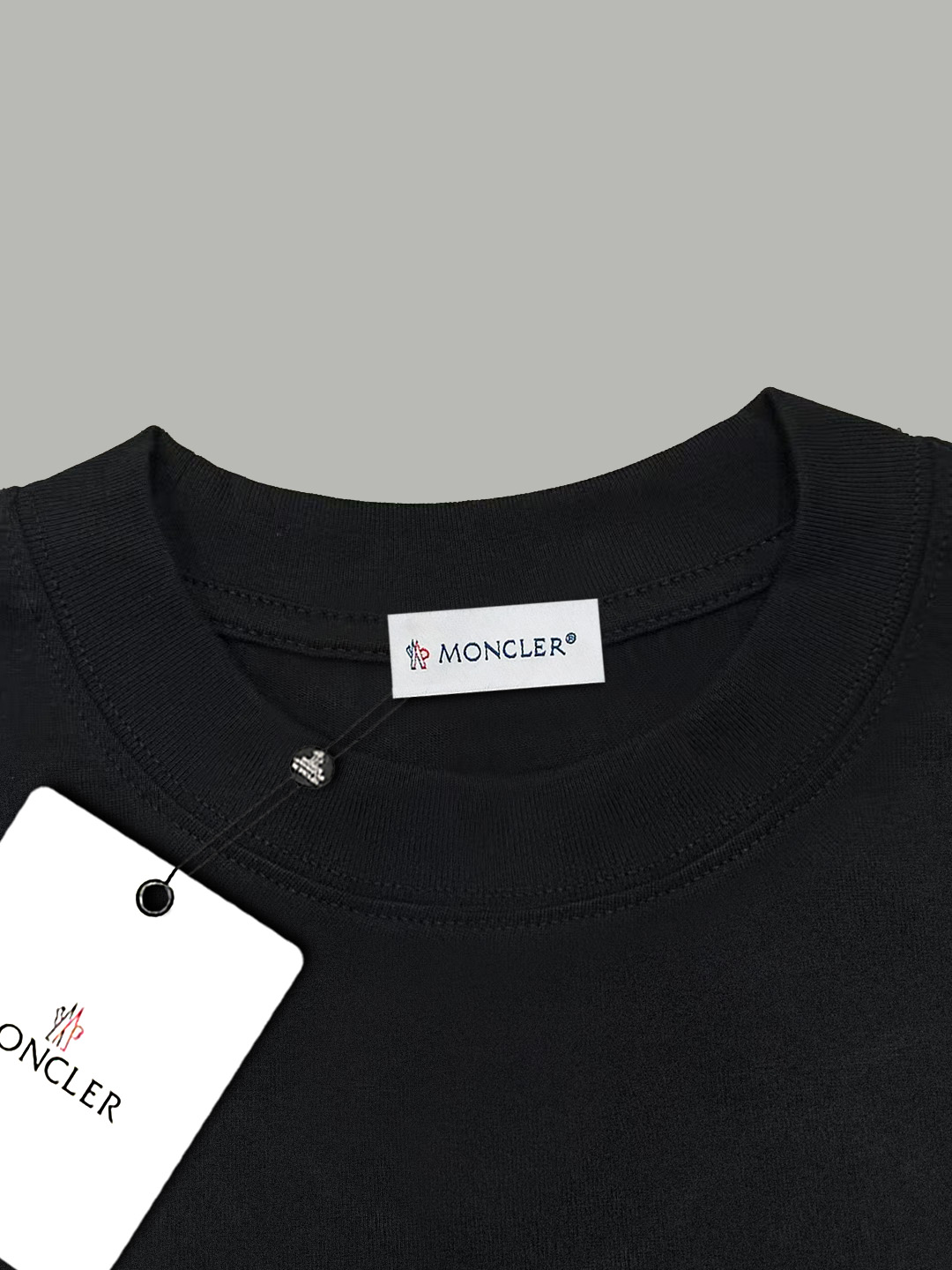【Moncler旗艦店】（モンクレール）半袖Tシャツ、ご好評に付き再入荷！