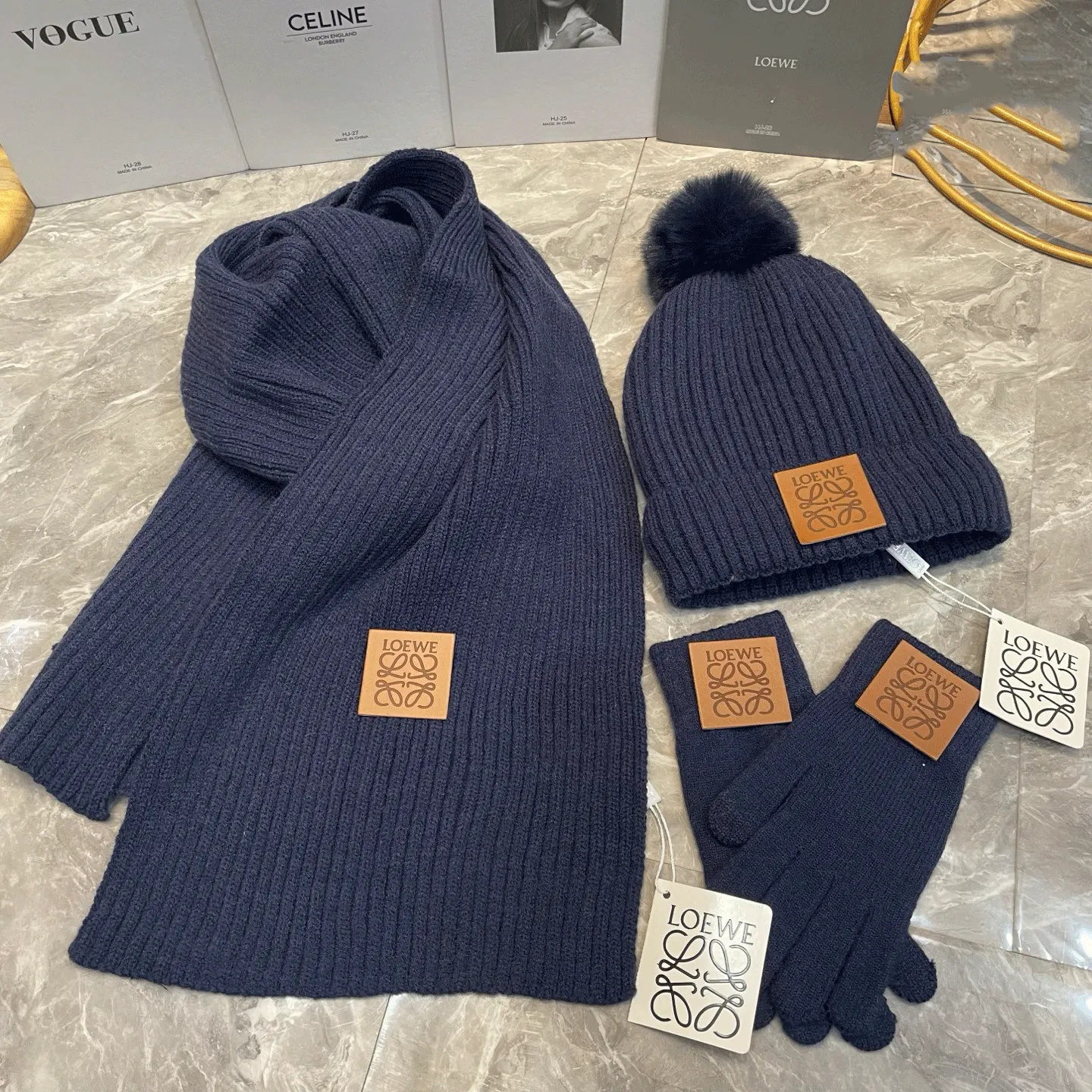 冬の最強コーデ 完成度UP！あったか3点セットスカーフ+ハット+手袋