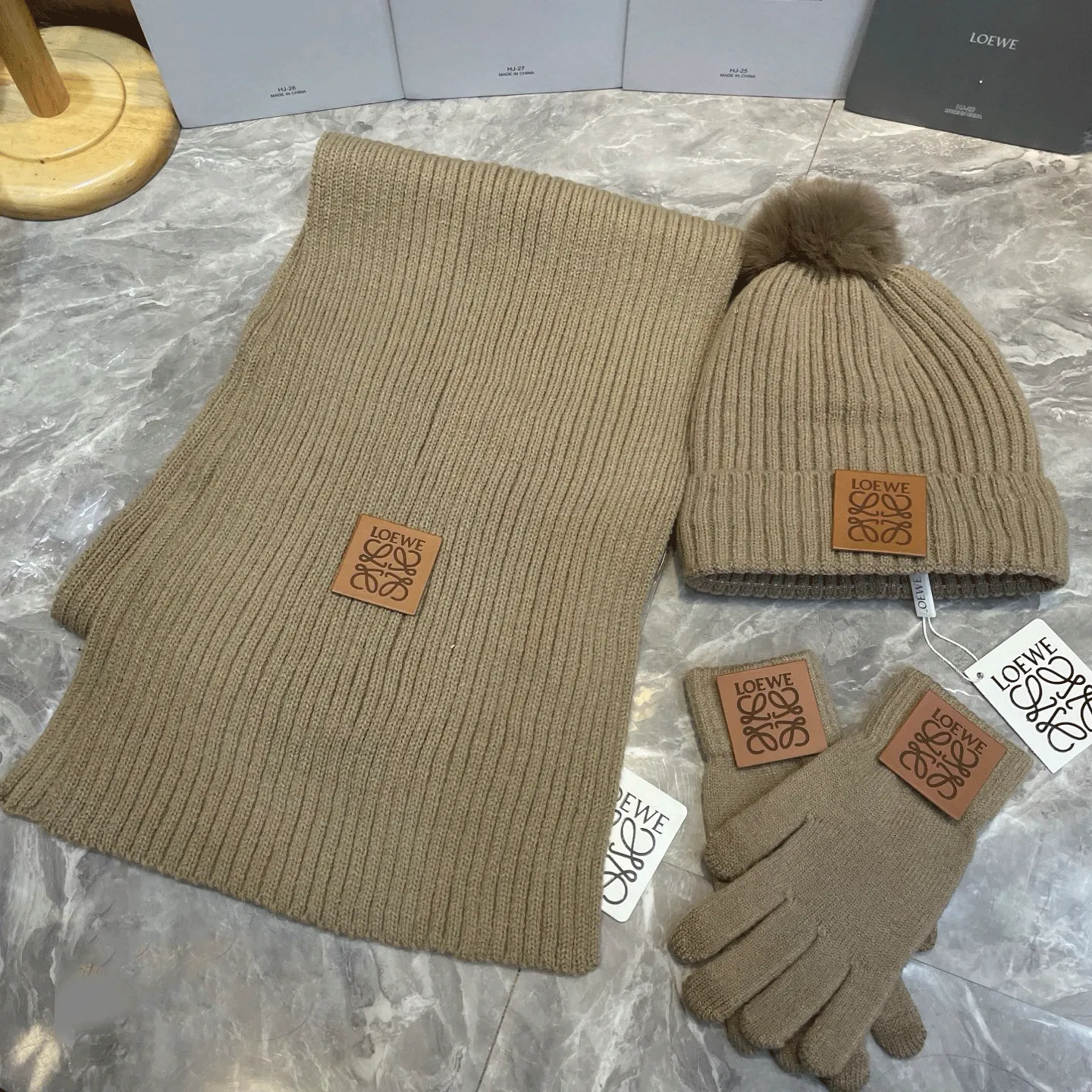 冬の最強コーデ 完成度UP！あったか3点セットスカーフ+ハット+手袋