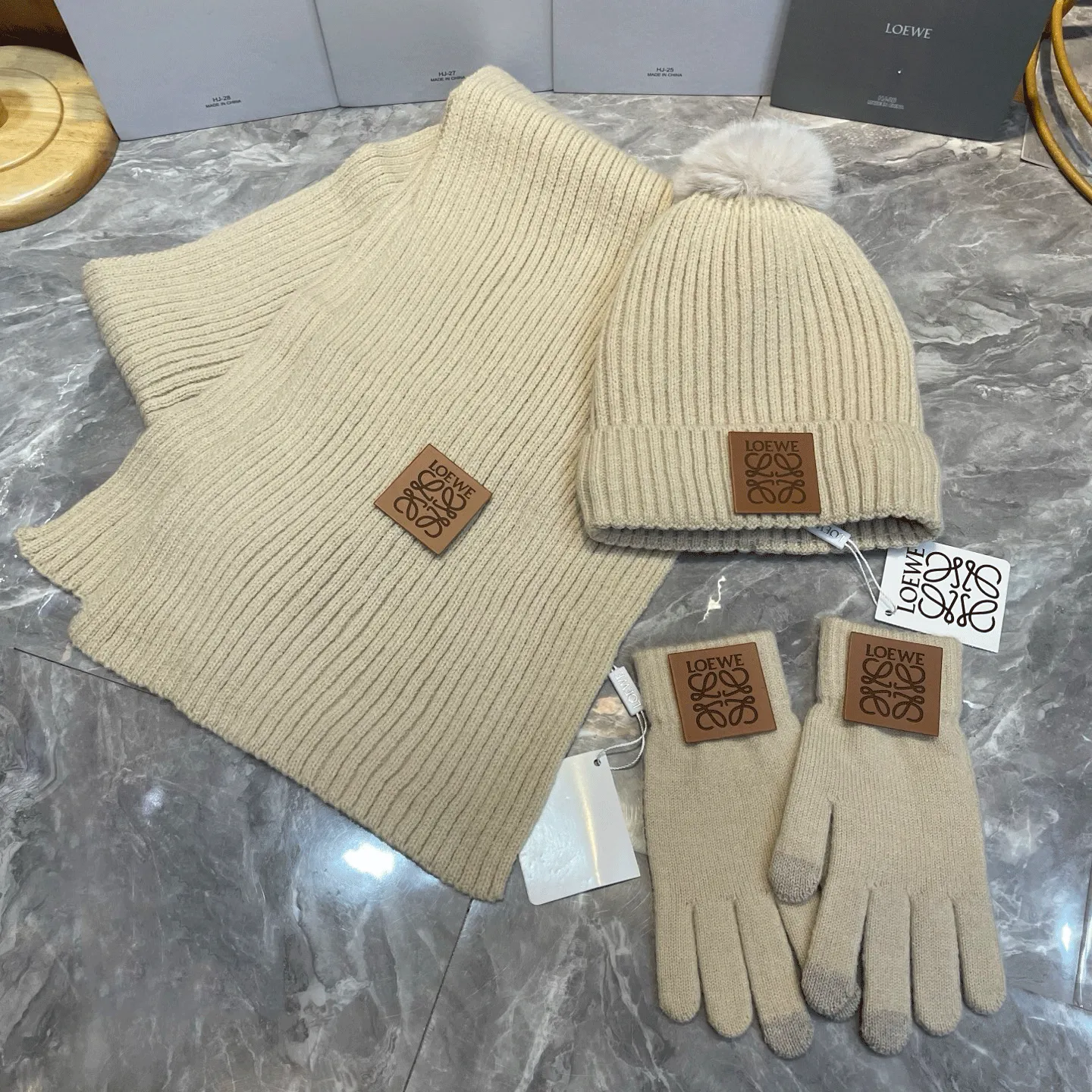 冬の最強コーデ 完成度UP！あったか3点セットスカーフ+ハット+手袋