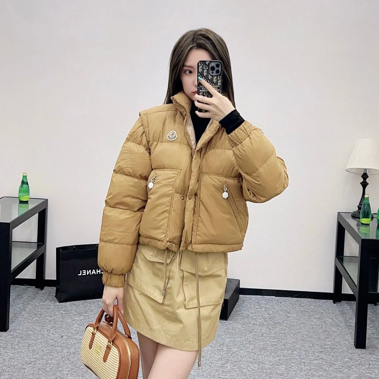 レディース冬用スタンドカラー厚手ホワイトダックダウンジャケット、ショートスタイル、袖取り外し可能。