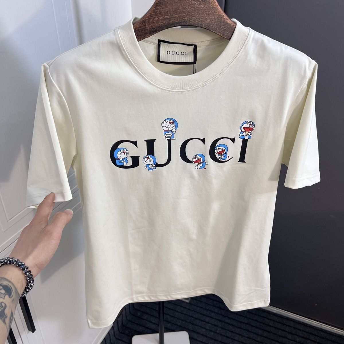 『S-2XL』高品質の半袖、軽量で高級感のある新しいトレンディなTシャツ