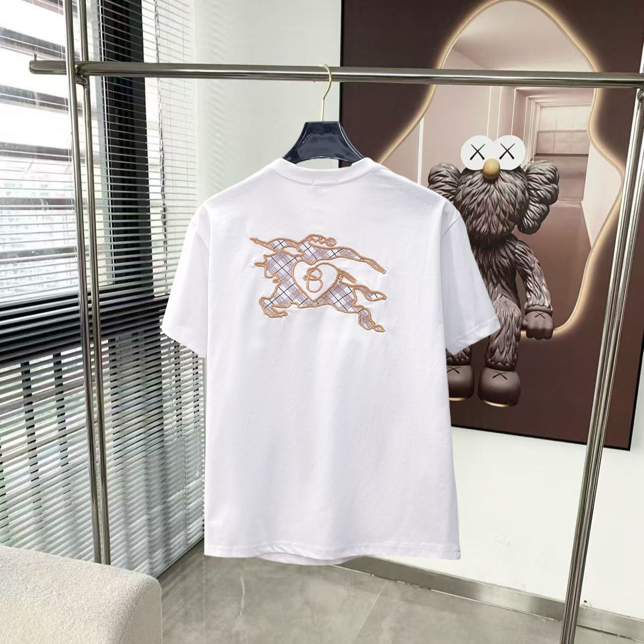 『M-3XL』新入荷  ラグジュアリーなファッションTシャツ、カジュアルな普段使いにぴったりの半袖Tシャツ